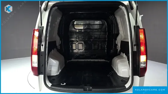 HYUNDAI STARIA CARGO 5-SEATER