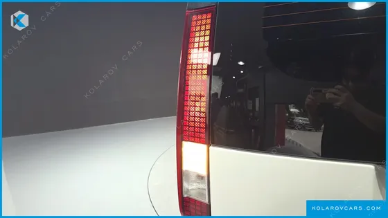 HYUNDAI STARIA CARGO 5-SEATER