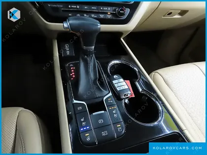 KIA CARNIVAL GASOLINE 7-SEATER LIMOUSINE