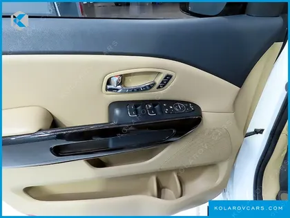KIA CARNIVAL GASOLINE 7-SEATER LIMOUSINE
