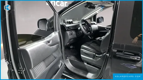 HYUNDAI STARIA CARGO 5-SEATER