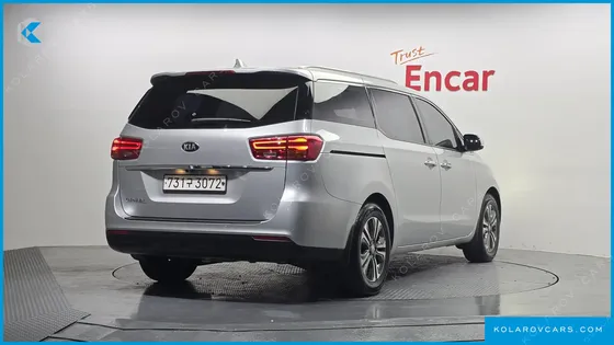 KIA CARNIVAL GASOLINE 11-SEATER PRESTIGE