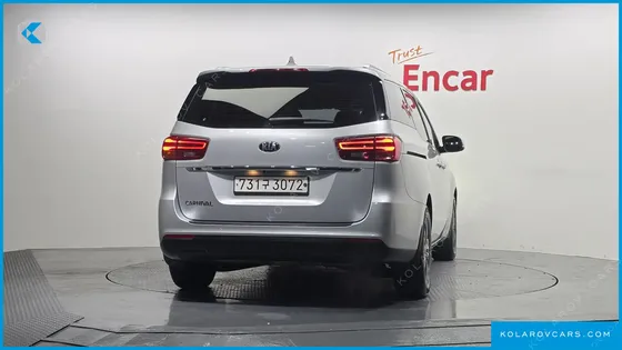 KIA CARNIVAL GASOLINE 11-SEATER PRESTIGE