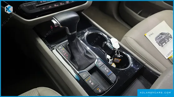KIA CARNIVAL GASOLINE 11-SEATER PRESTIGE