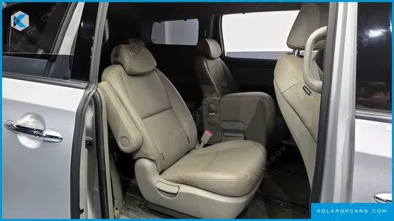 KIA CARNIVAL GASOLINE 11-SEATER PRESTIGE