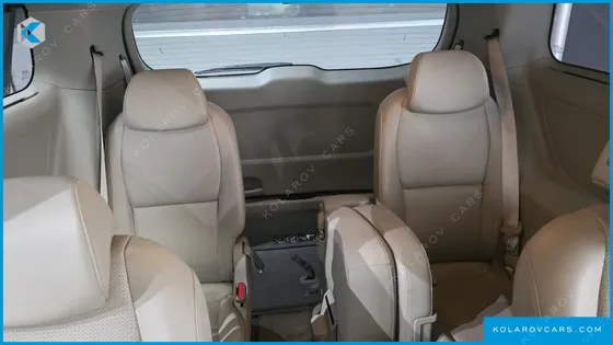 KIA CARNIVAL GASOLINE 11-SEATER PRESTIGE