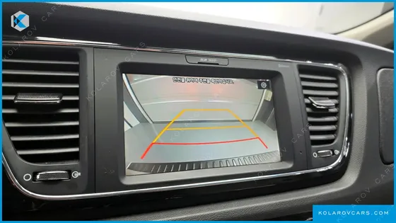 KIA CARNIVAL GASOLINE 11-SEATER PRESTIGE