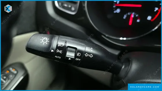 KIA CARNIVAL GASOLINE 11-SEATER PRESTIGE