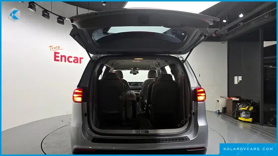 KIA CARNIVAL GASOLINE 11-SEATER PRESTIGE