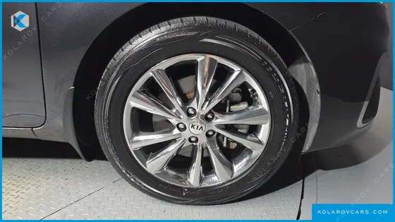 KIA CARNIVAL 9-SEATER PRSTIGE