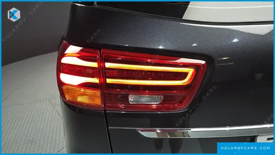 KIA CARNIVAL 9-SEATER PRSTIGE