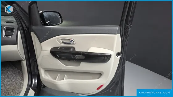 KIA CARNIVAL 9-SEATER PRSTIGE
