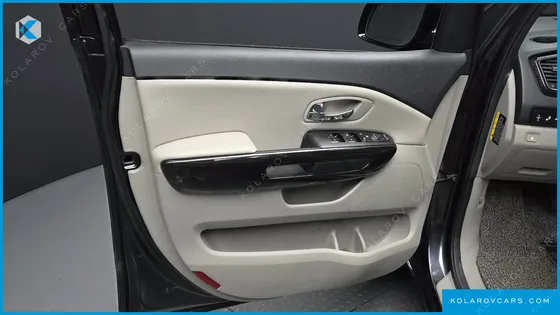 KIA CARNIVAL 9-SEATER PRSTIGE