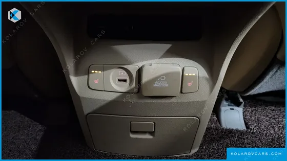 KIA CARNIVAL 9-SEATER HI-LIMOUSINE