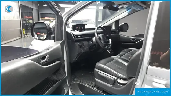 HYUNDAI STARIA CARGO 3-SEATER
