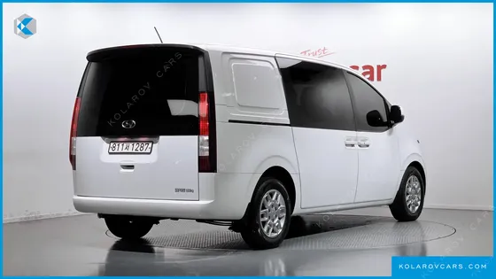 HYUNDAI STARIA CARGO 5-SEATER