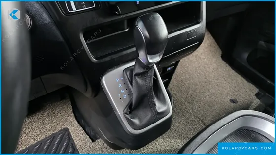 HYUNDAI STARIA CARGO 5-SEATER