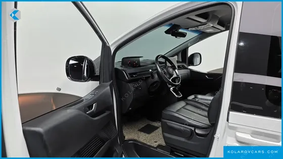 HYUNDAI STARIA CARGO 5-SEATER