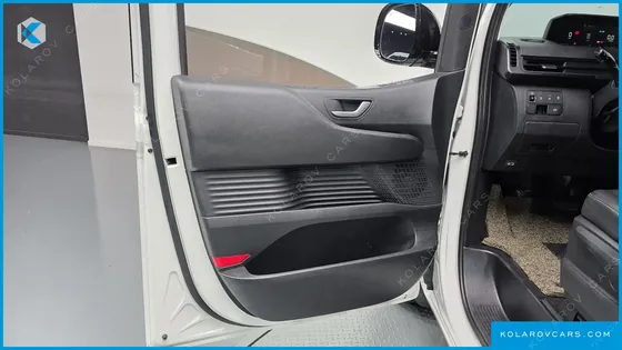 HYUNDAI STARIA CARGO 5-SEATER