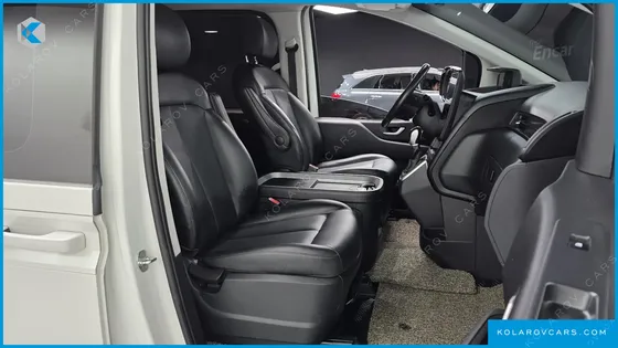 HYUNDAI STARIA CARGO 5-SEATER