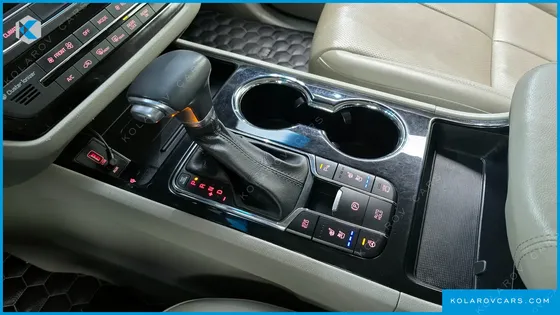 KIA CARNIVAL GASOLINE 9-SEATER NOBLESSE SPECIAL