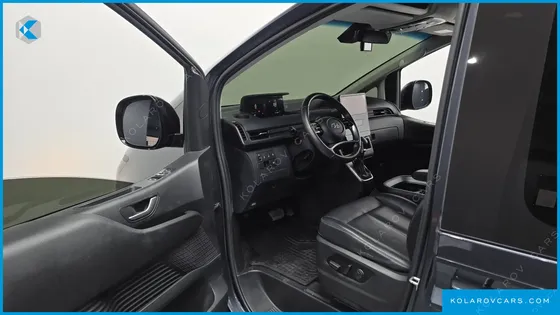 HYUNDAI STARIA CARGO 5-SEATER