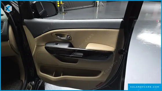 KIA CARNIVAL 7-SEATER LIMOUSINE