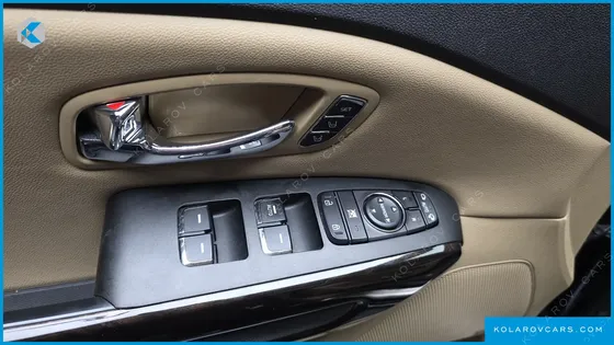 KIA CARNIVAL 7-SEATER LIMOUSINE