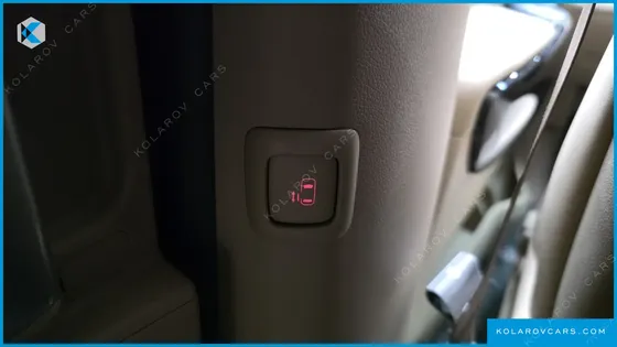 KIA CARNIVAL 7-SEATER LIMOUSINE