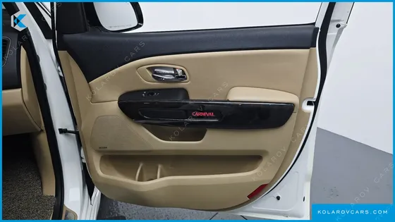 KIA CARNIVAL 9-SEATER HI-LIMOUSINE