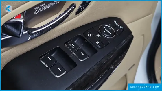 KIA CARNIVAL 9-SEATER HI-LIMOUSINE