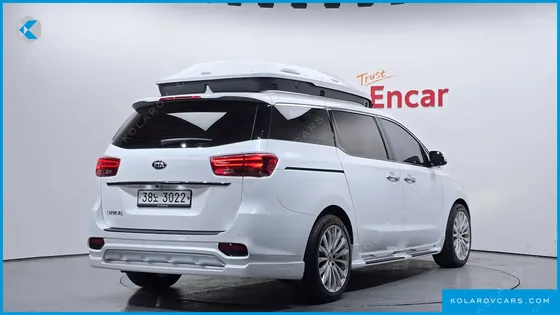 KIA CARNIVAL 9-SEATER OUTDOOR