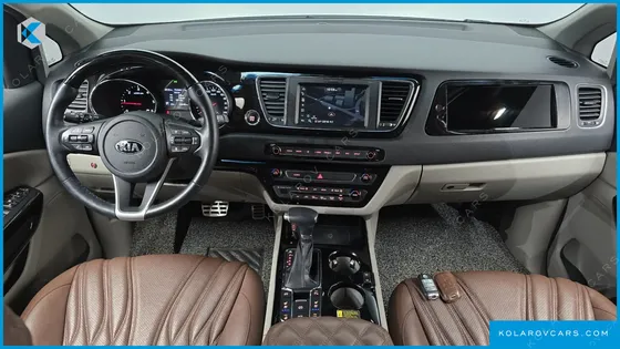 KIA CARNIVAL 9-SEATER OUTDOOR