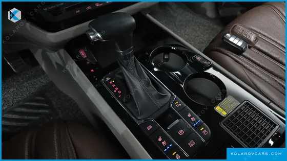 KIA CARNIVAL 9-SEATER OUTDOOR