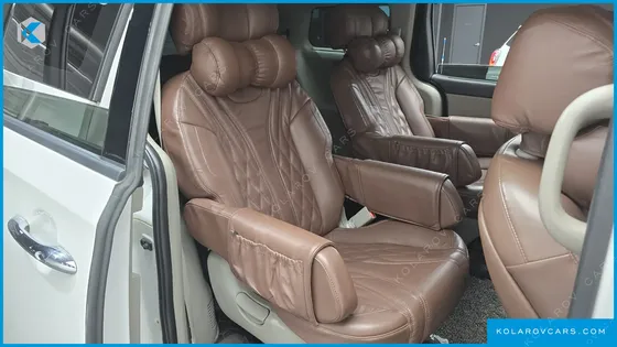 KIA CARNIVAL 9-SEATER OUTDOOR