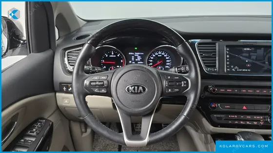 KIA CARNIVAL 9-SEATER OUTDOOR