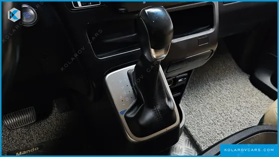 HYUNDAI STARIA CARGO 5-SEATER