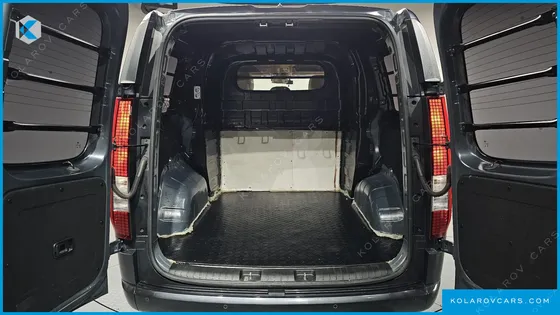 HYUNDAI STARIA CARGO 5-SEATER