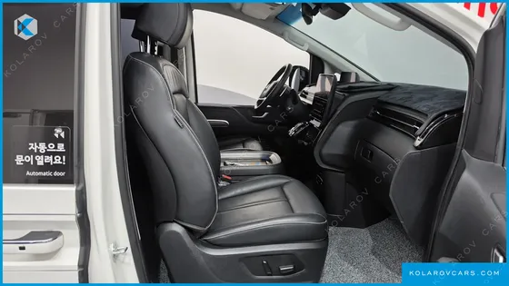 HYUNDAI STARIA L3.5 LOUNGE 9-SEATER