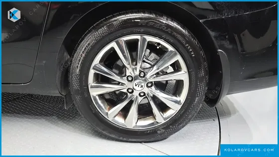 KIA CARNIVAL 9-SEATER PRSTIGE
