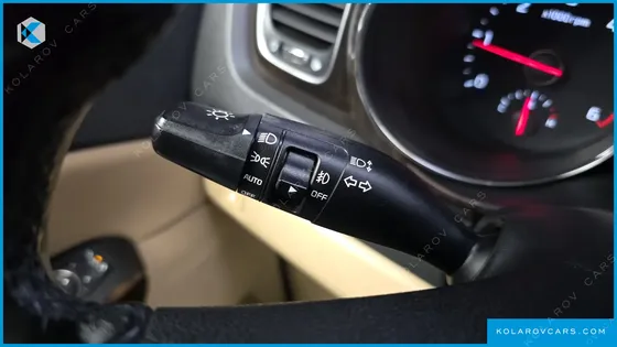KIA CARNIVAL 9-SEATER PRSTIGE