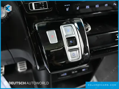 HYUNDAI STARIA 4WD LOUNGE 7-SEATER