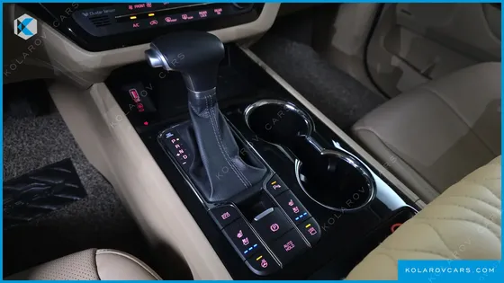 KIA CARNIVAL 7-SEATER LIMOUSINE