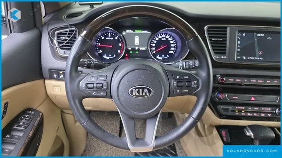 KIA CARNIVAL 7-SEATER LIMOUSINE