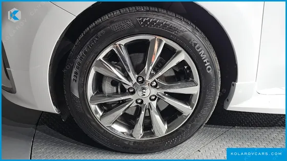 KIA CARNIVAL 9-SEATER NOBLESSE SPECIAL