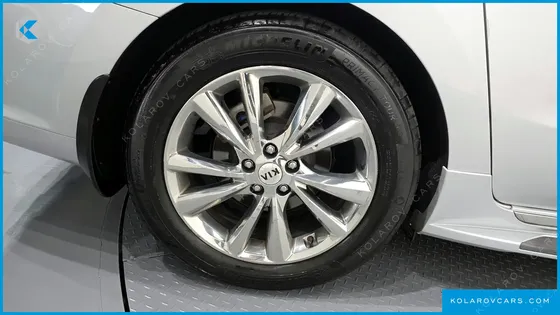 KIA CARNIVAL GASOLINE 9-SEATER NOBLESSE SPECIAL