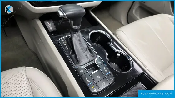 KIA CARNIVAL GASOLINE 9-SEATER NOBLESSE SPECIAL