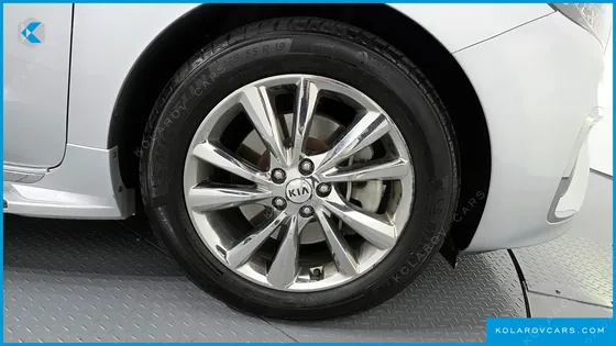 KIA CARNIVAL GASOLINE 9-SEATER NOBLESSE SPECIAL