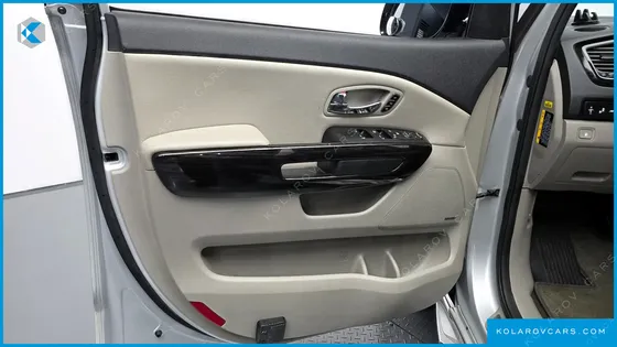 KIA CARNIVAL GASOLINE 9-SEATER NOBLESSE SPECIAL