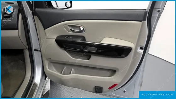 KIA CARNIVAL GASOLINE 9-SEATER NOBLESSE SPECIAL